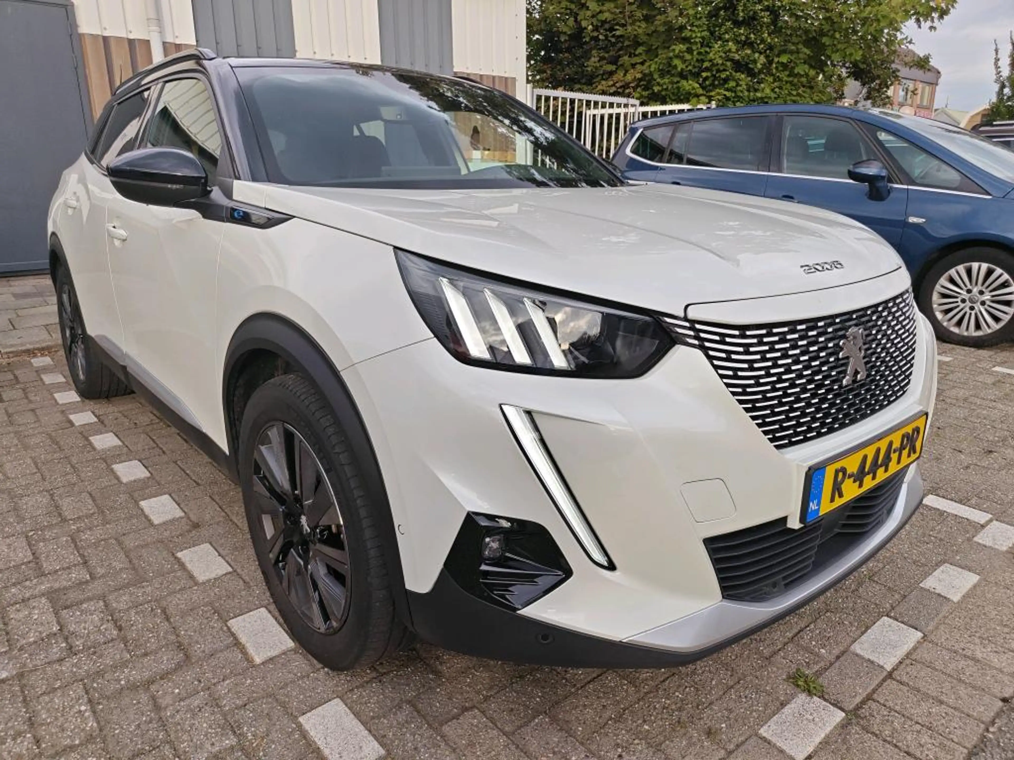 Peugeot e-2008 EV GT Pack 50 kWh | Fase 3 laden | Panorama/schuif — photo 2