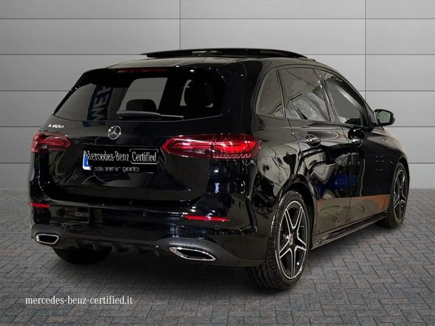 Mercedes-Benz B 180 d Automatic Premium AMG Line Schwarz - 2