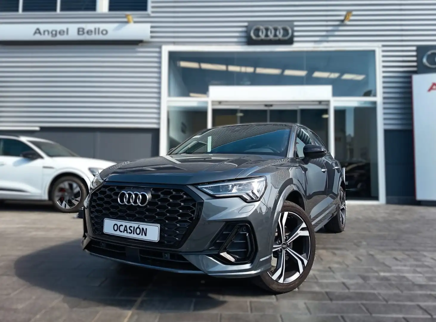 Audi Q3 Sportback 45 TFSIe Black line S-tronic Gris - 1