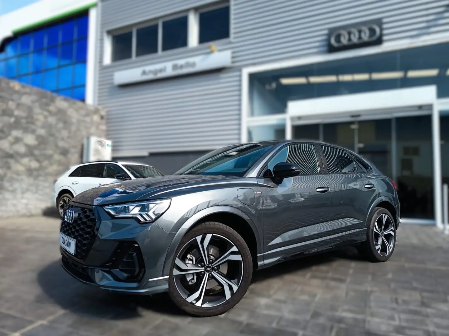Audi Q3 Sportback 45 TFSIe Black line S-tronic Gris - 2