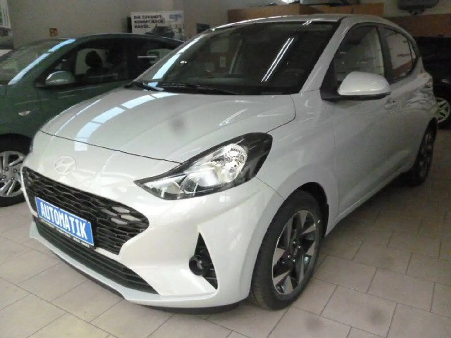 Hyundai i10 AUTOMATIC SITZHEIZUNG LMF NAVI PDC+KAMERA Grau - 1