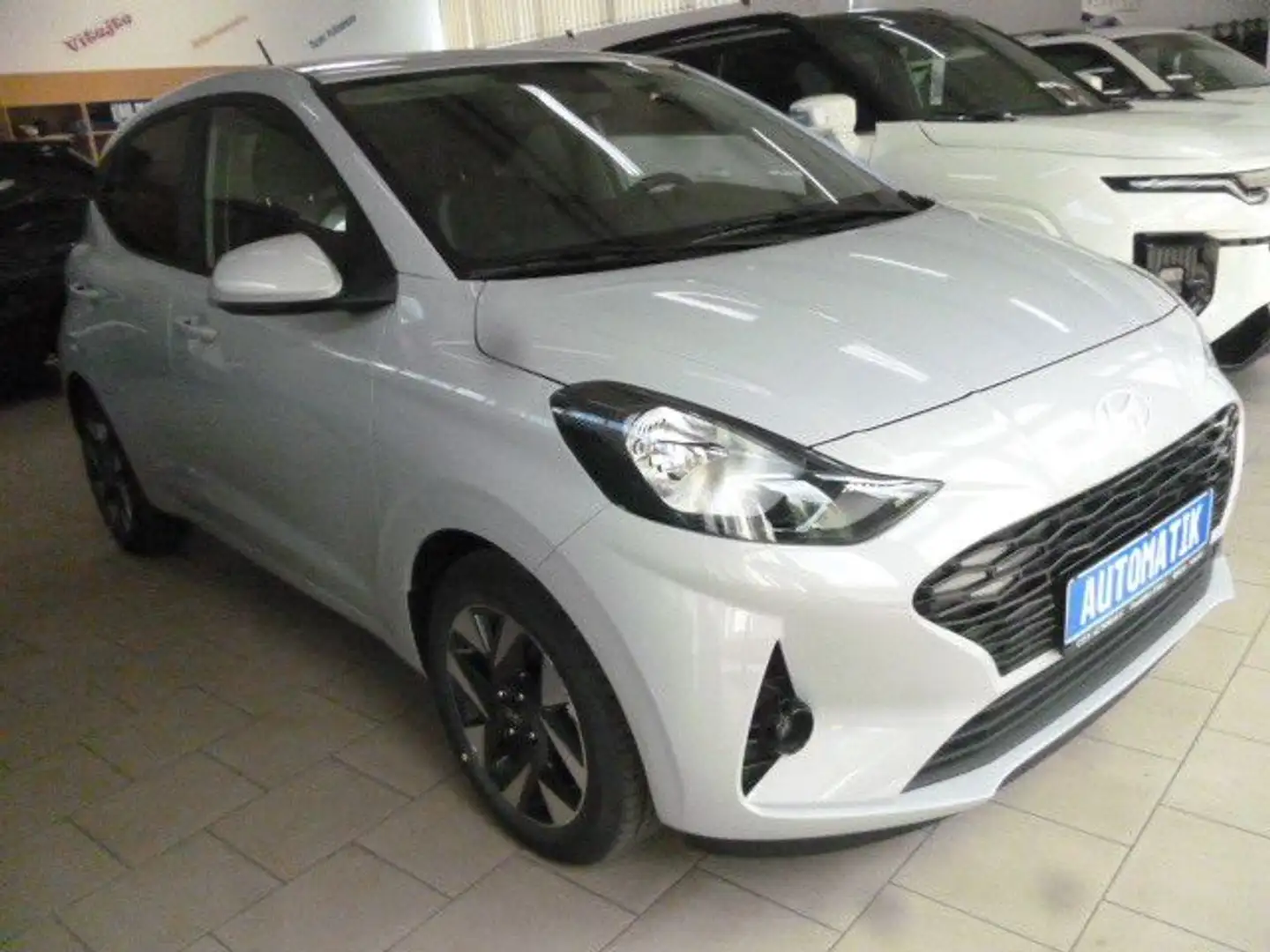 Hyundai i10 AUTOMATIC SITZHEIZUNG LMF NAVI PDC+KAMERA Grau - 2