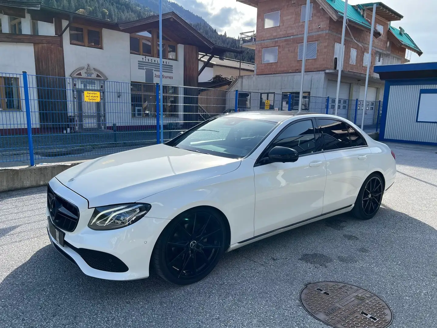 Mercedes-Benz E 200 E 200 d T Avantgarde Aut. Avantgarde Weiß - 2