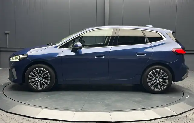 BMW 2 Series view 2