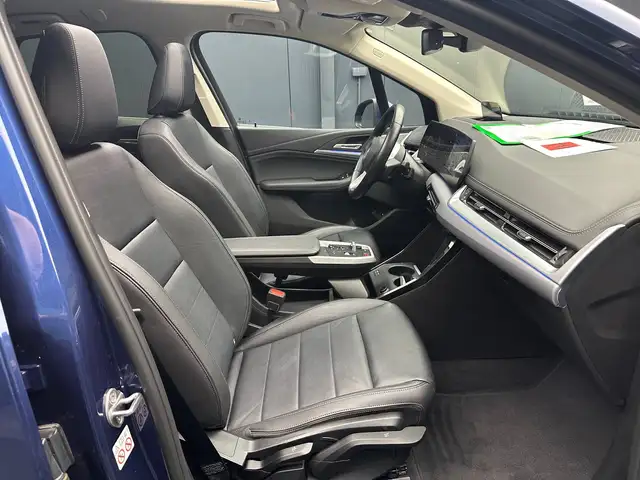 BMW 2 Series view 11