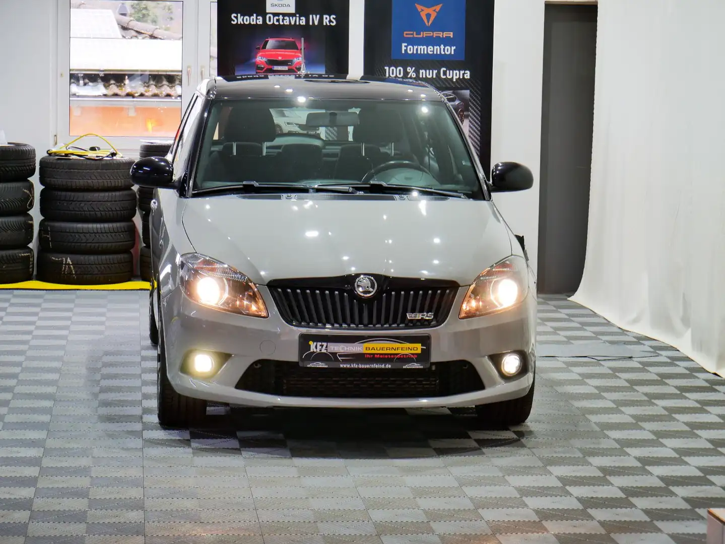 Skoda Fabia RS 1.4 TSI 8-fach SHZ PDC GRA NAVI Šedá - 2