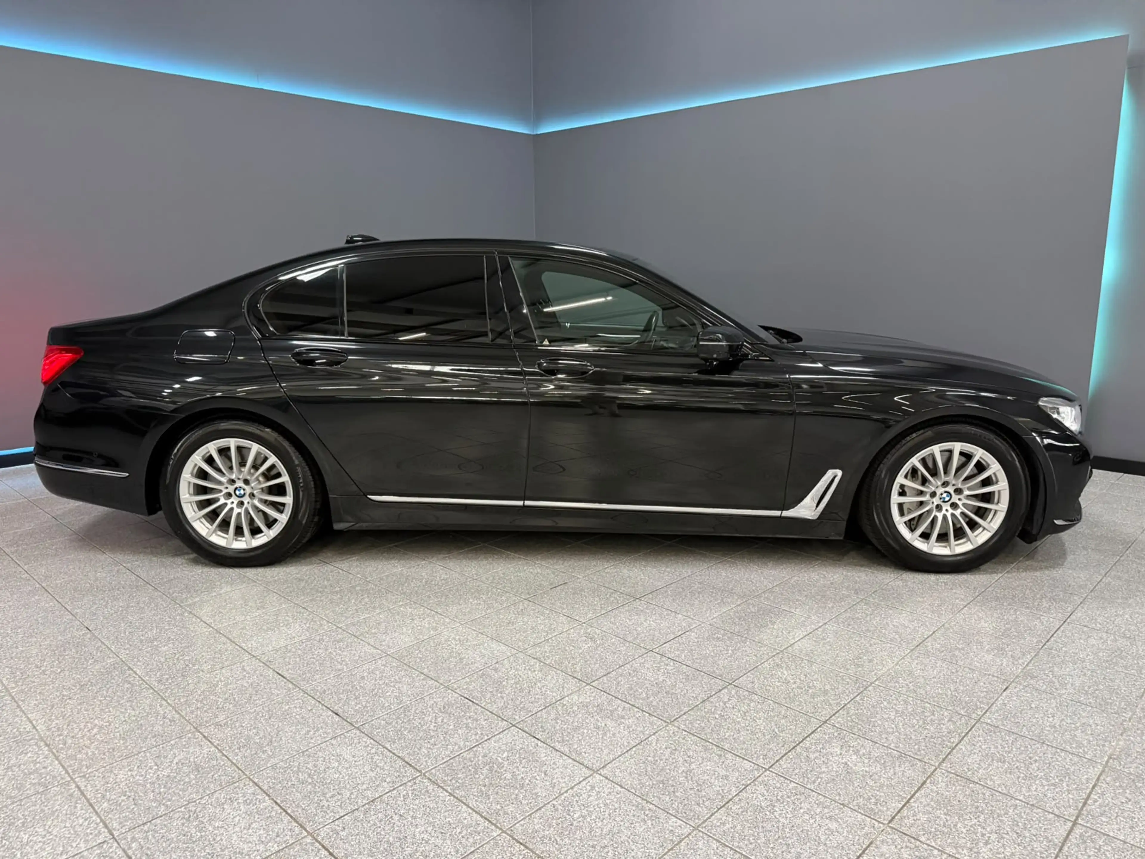 BMW 750 7-serie 750i xDrive High Executive | 449 pk | Blac — photo 5