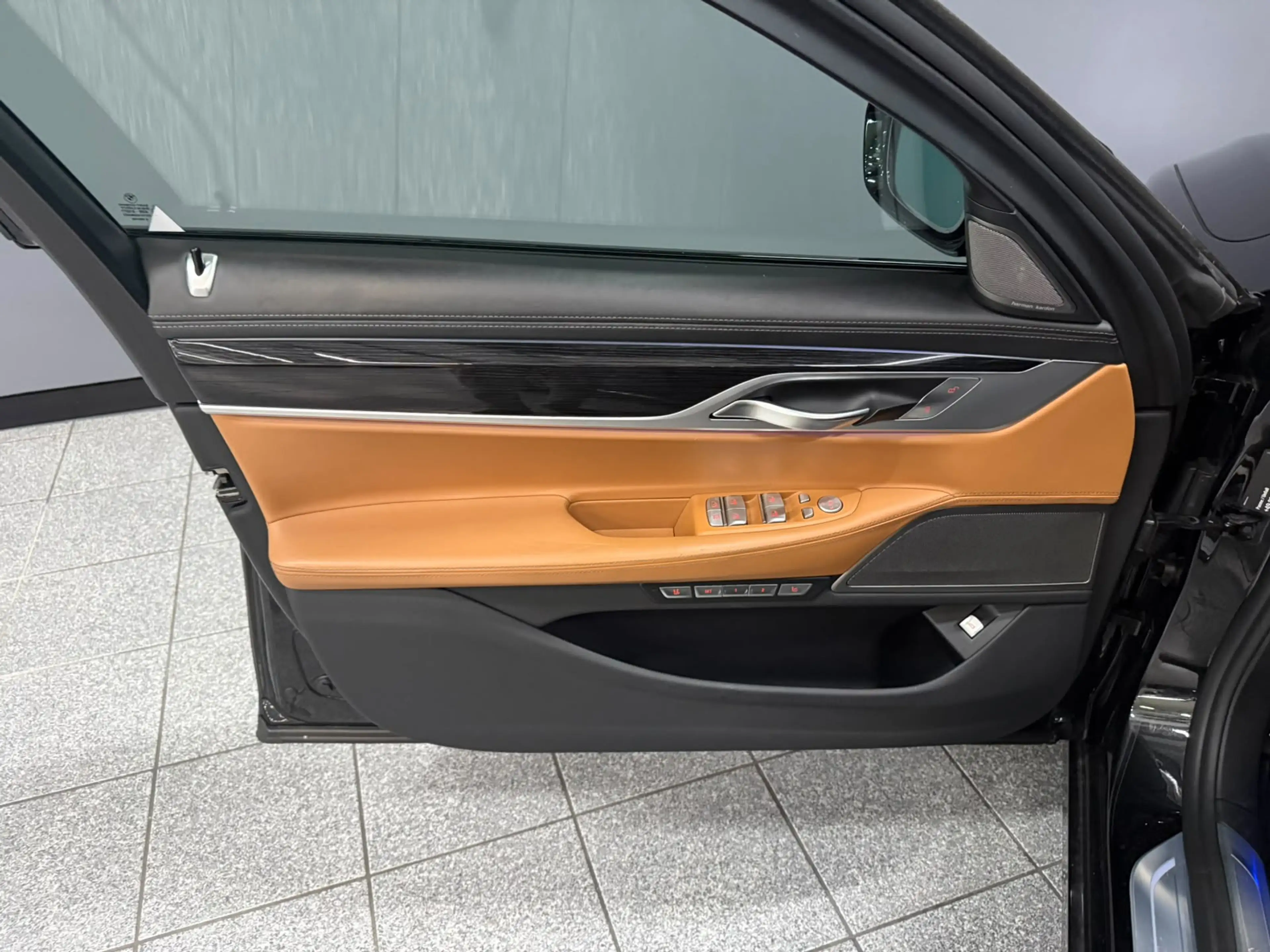 BMW 750 7-serie 750i xDrive High Executive | 449 pk | Blac — photo 11