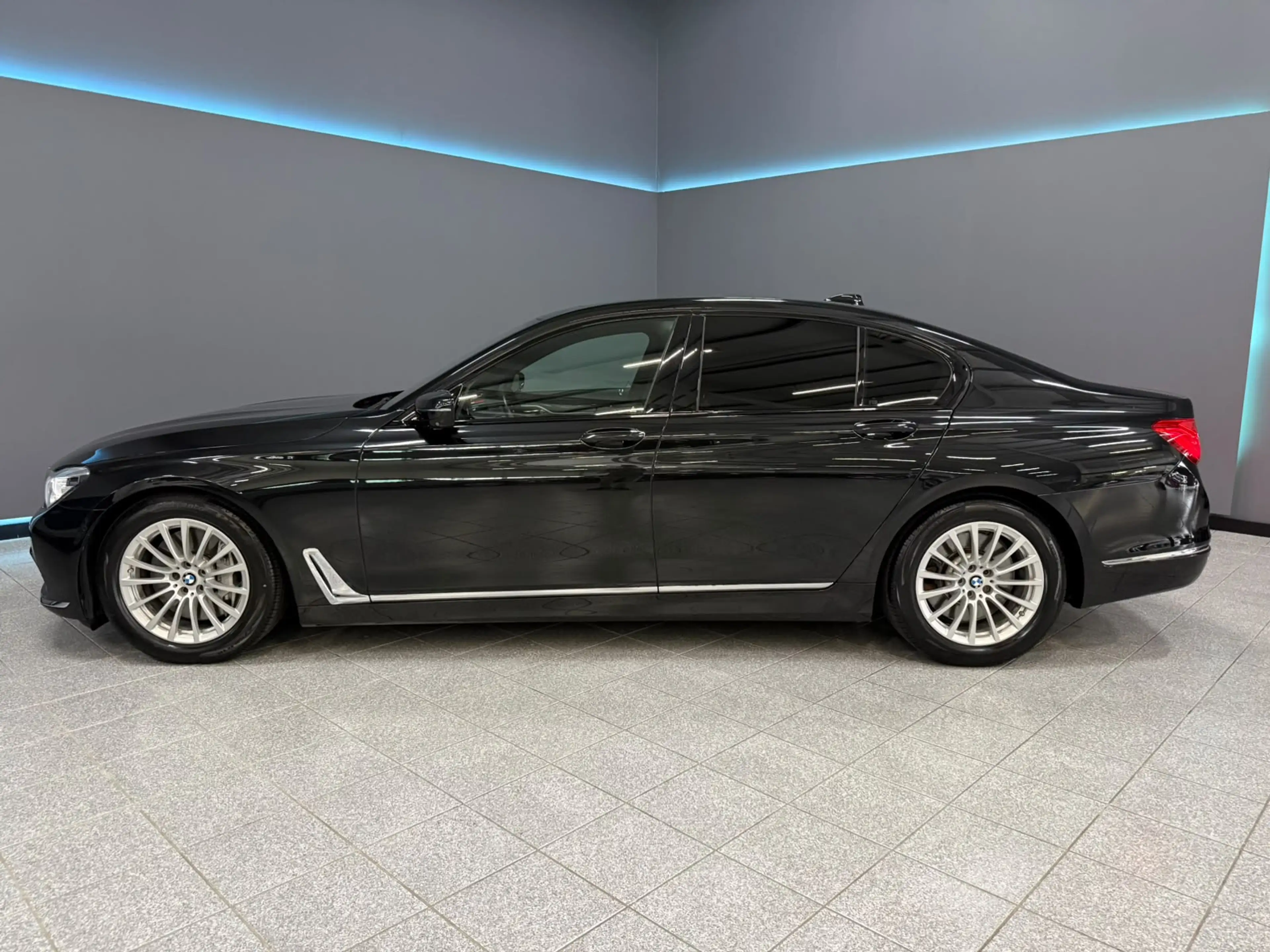 BMW 750 7-serie 750i xDrive High Executive | 449 pk | Blac — photo 9