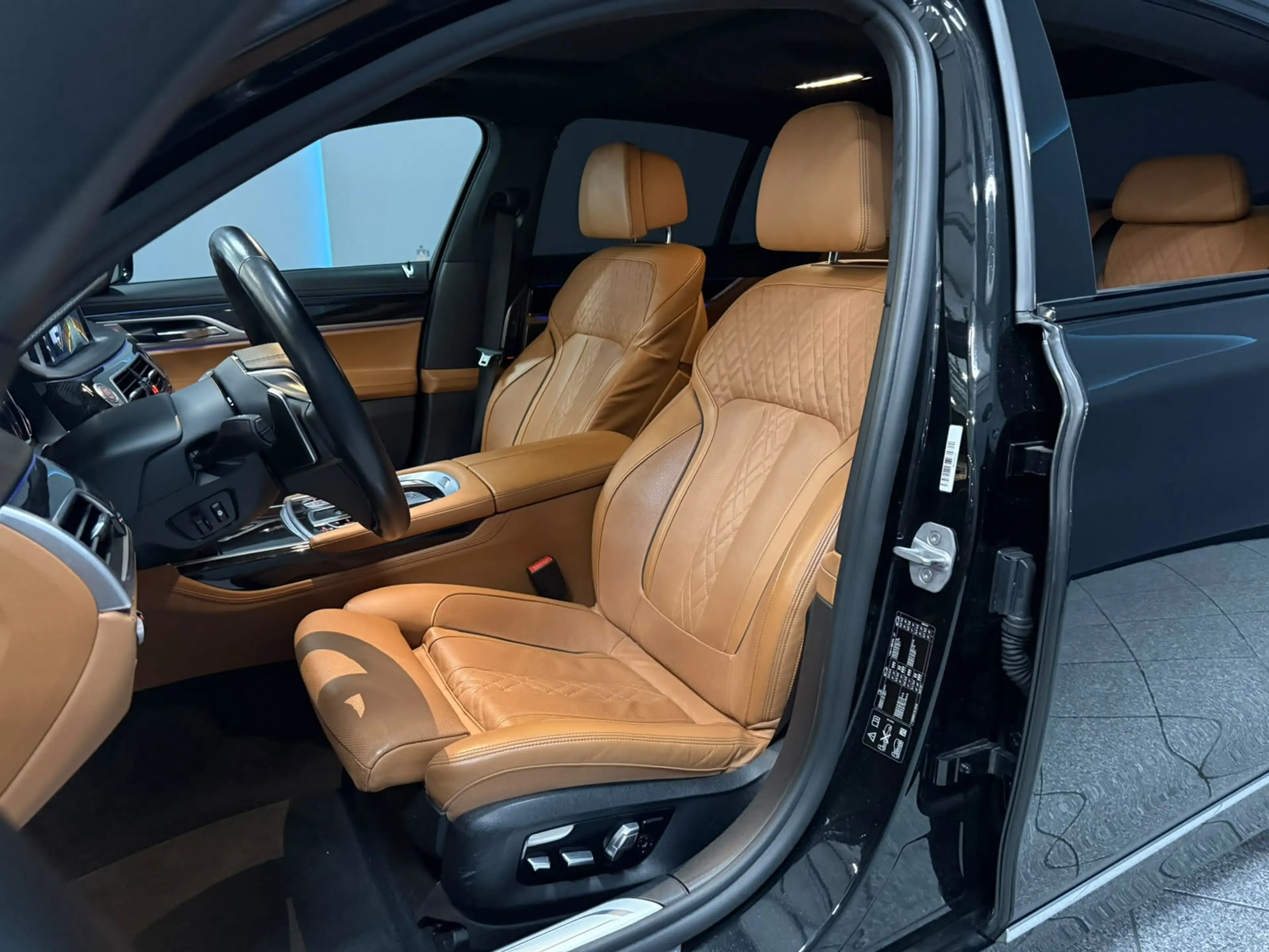 BMW 750 7-serie 750i xDrive High Executive | 449 pk | Blac — photo 12