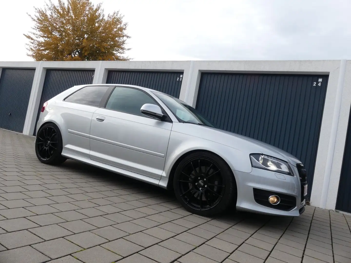 Audi S3 2.0 TFSI quattro *EINZELSTÜCK/Navi/Bi-Xenon* Silber - 2