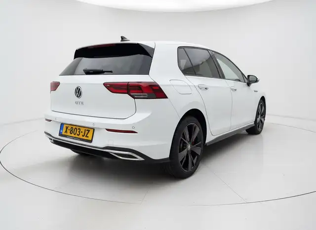 Volkswagen Golf view 3