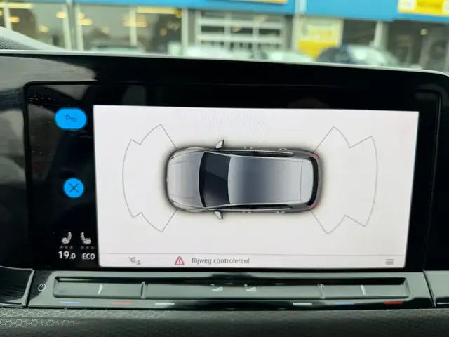 Volkswagen Golf view 22