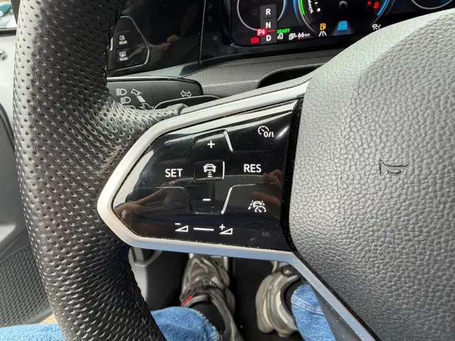 Volkswagen Golf view 28