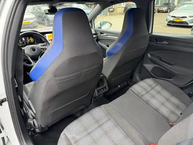 Volkswagen Golf view 4