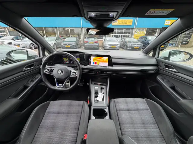 Volkswagen Golf view 2