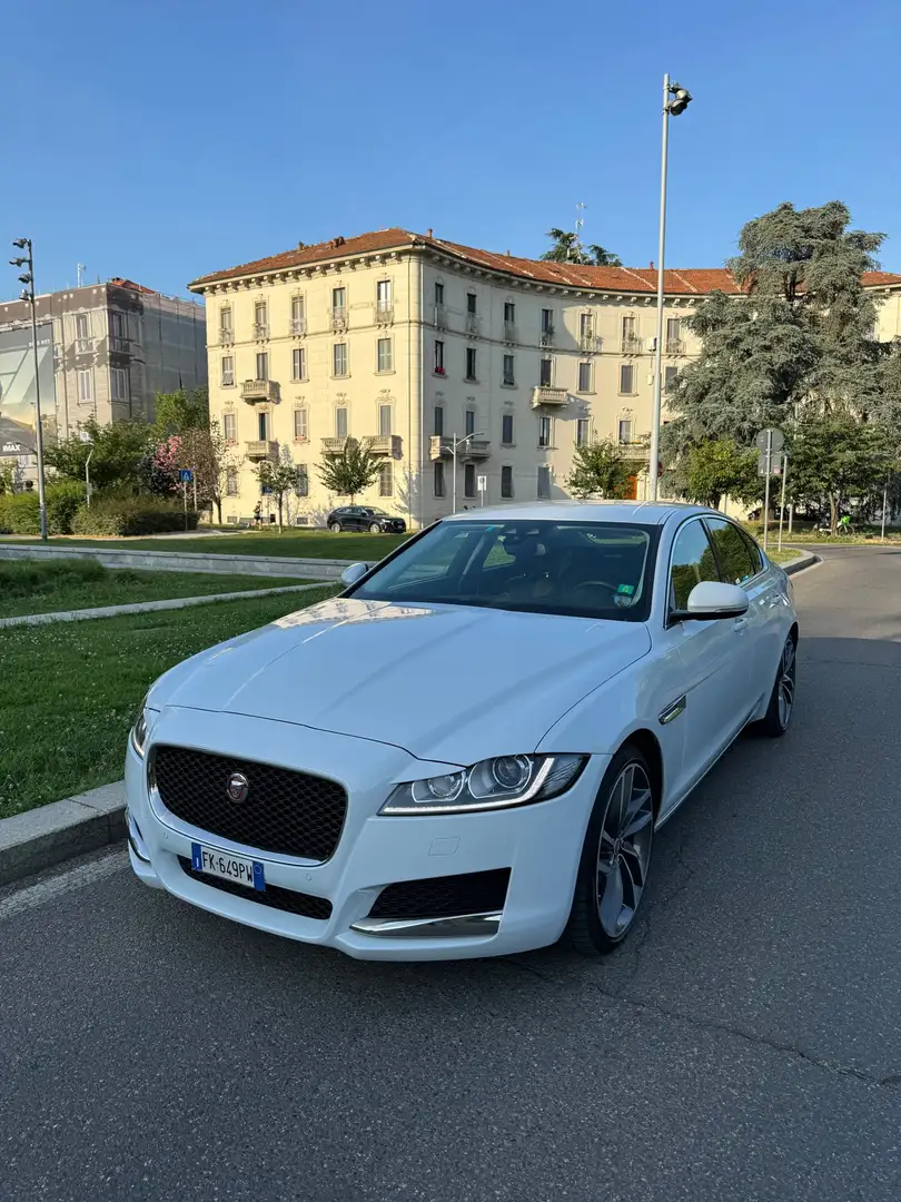 Jaguar XF 2.0d i4 Prestige awd 240cv auto my18 Bianco - 1