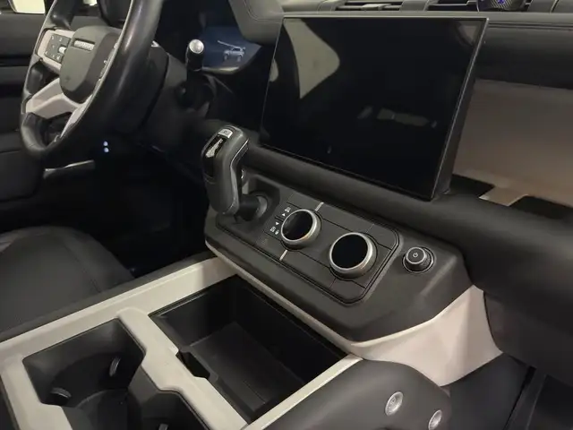 Land Rover Defender view 15