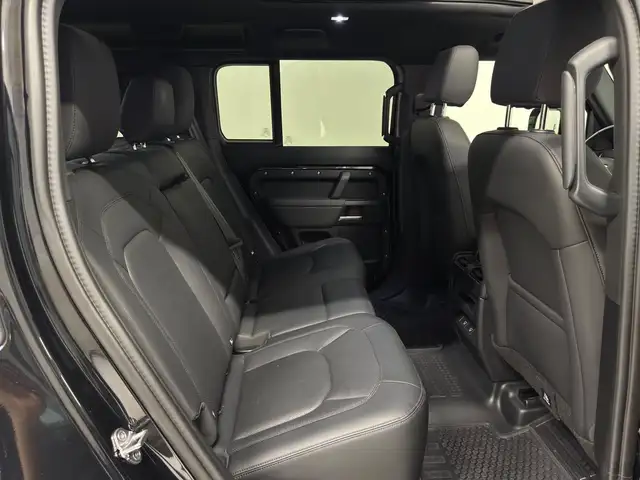 Land Rover Defender view 5