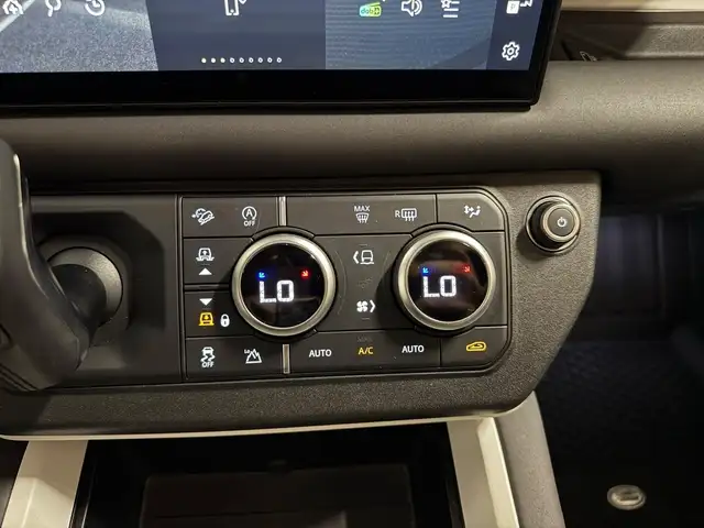 Land Rover Defender view 29