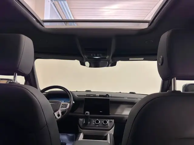 Land Rover Defender view 18