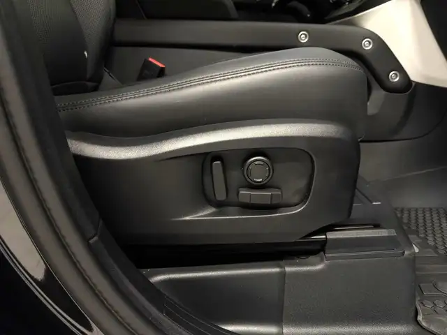 Land Rover Defender view 10