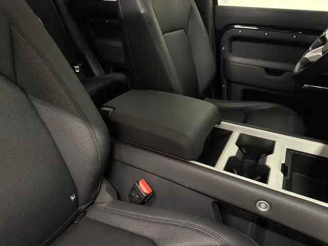 Land Rover Defender view 16