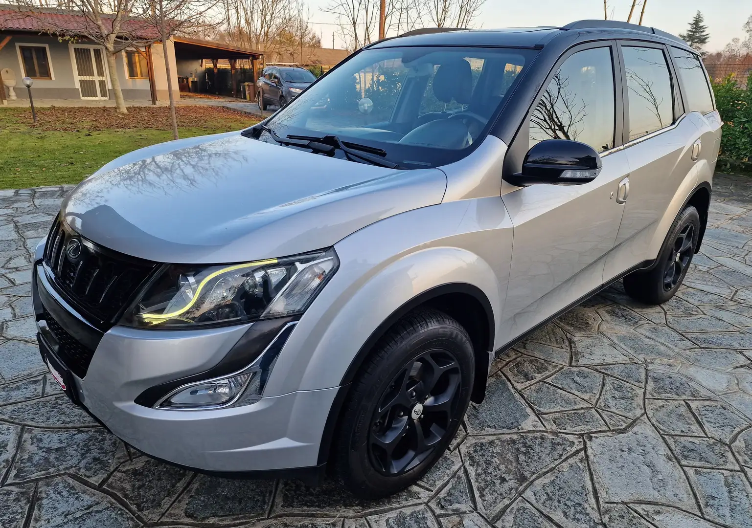 Mahindra XUV500 2.2 16v W10 140cv AWD 7posti E6 Argintiu - 1
