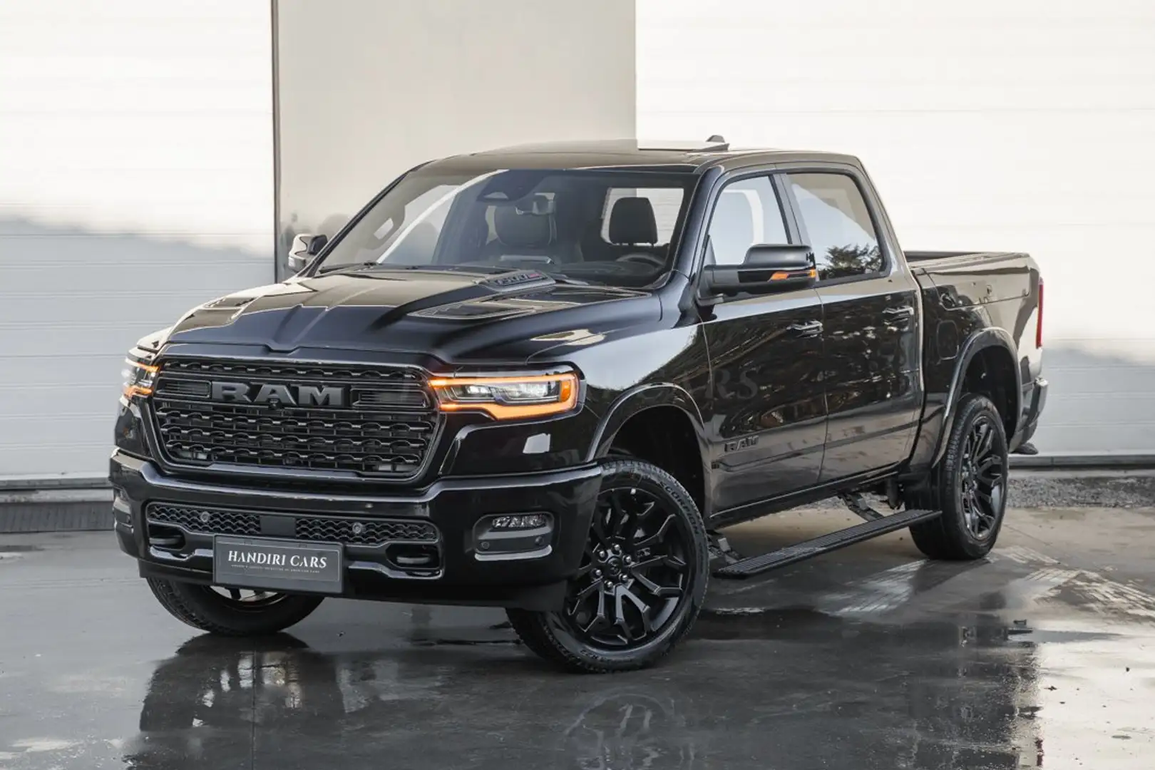 Dodge RAM 2025 LIMITED NIGHT 540 PK € 73500 -IN STOCK- Zwart - 2