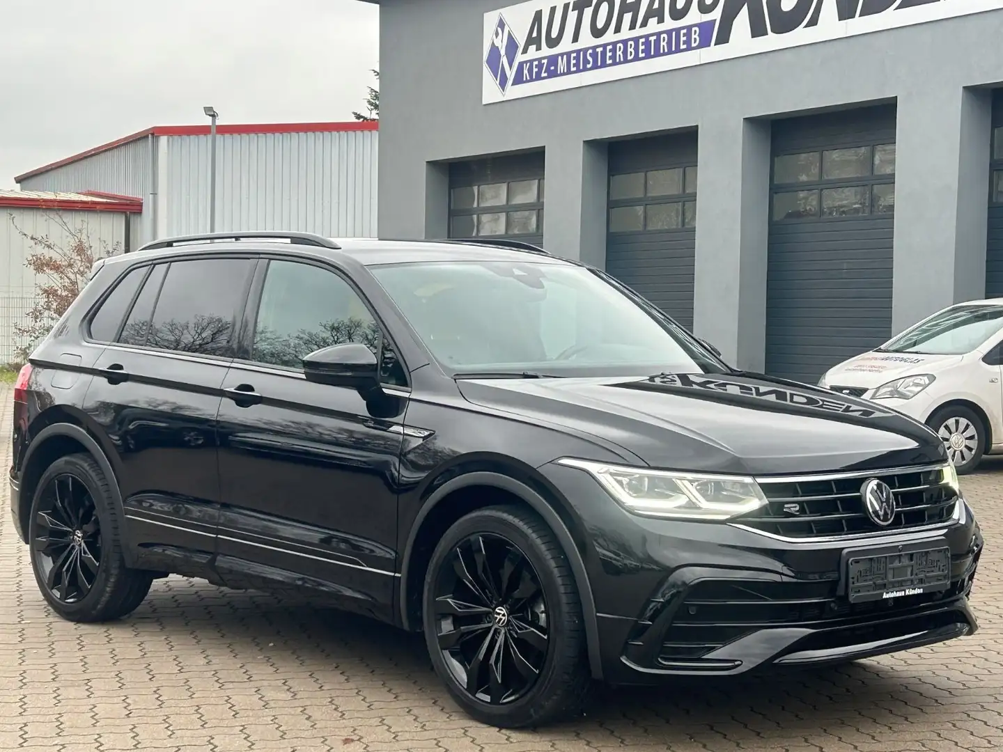 Volkswagen Tiguan 1.5 TSI R-Line Black&Style °360°IQ°20° Schwarz - 1