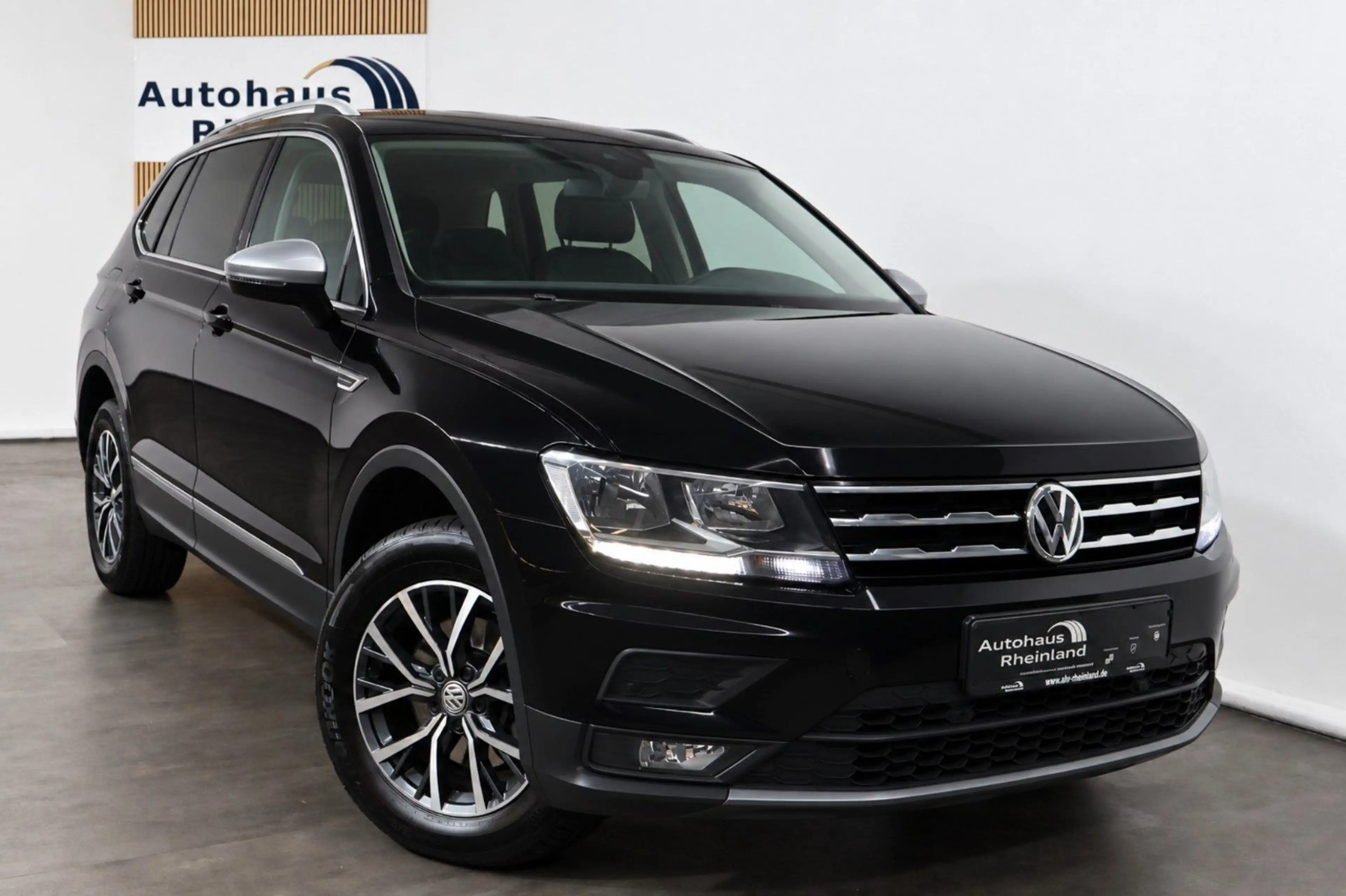 Volkswagen Tiguan Allspace *7-SITZER*AHK*APPLE-CAR*1.HAND — photo 2