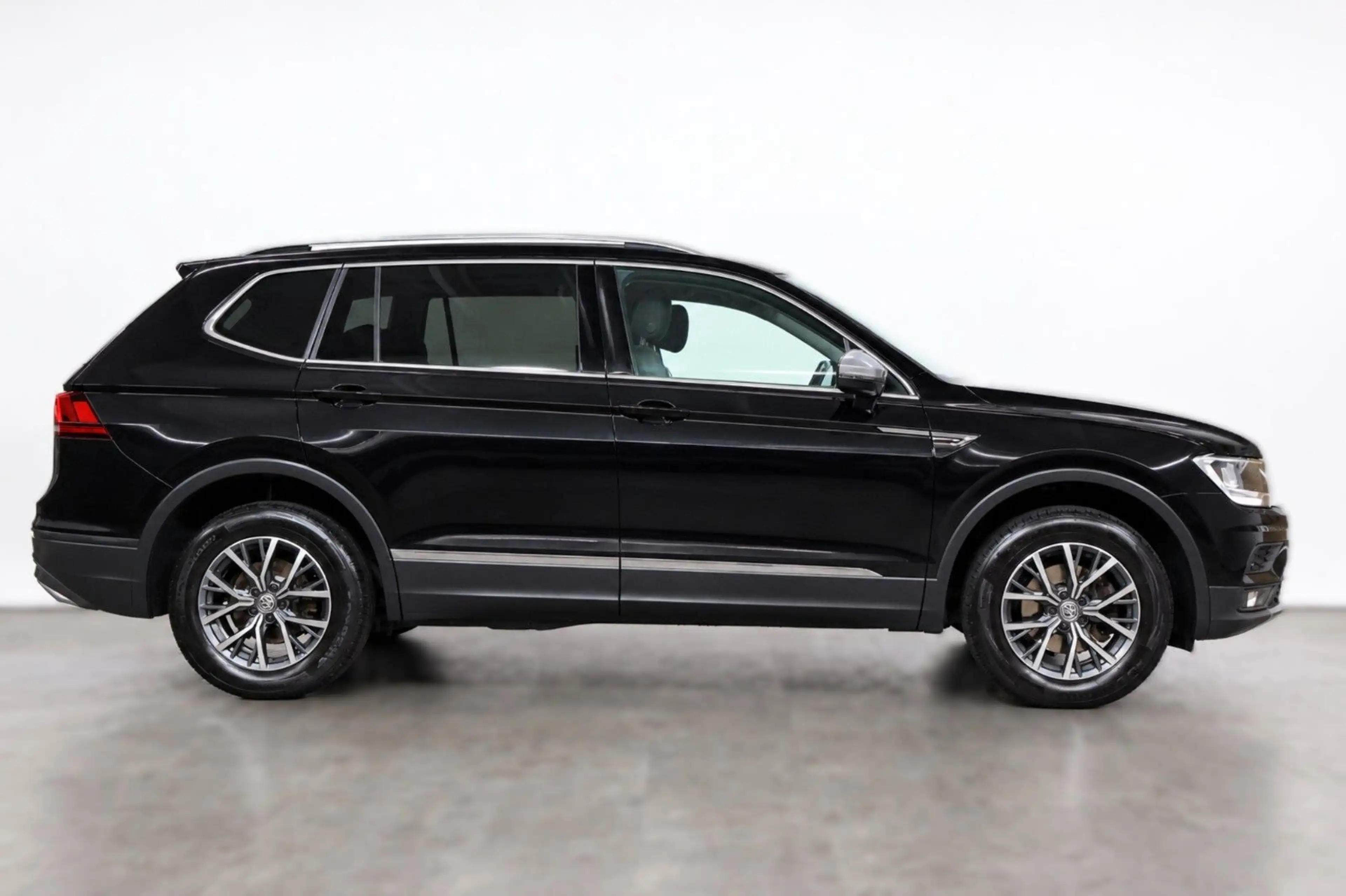 Volkswagen Tiguan Allspace *7-SITZER*AHK*APPLE-CAR*1.HAND — photo 9