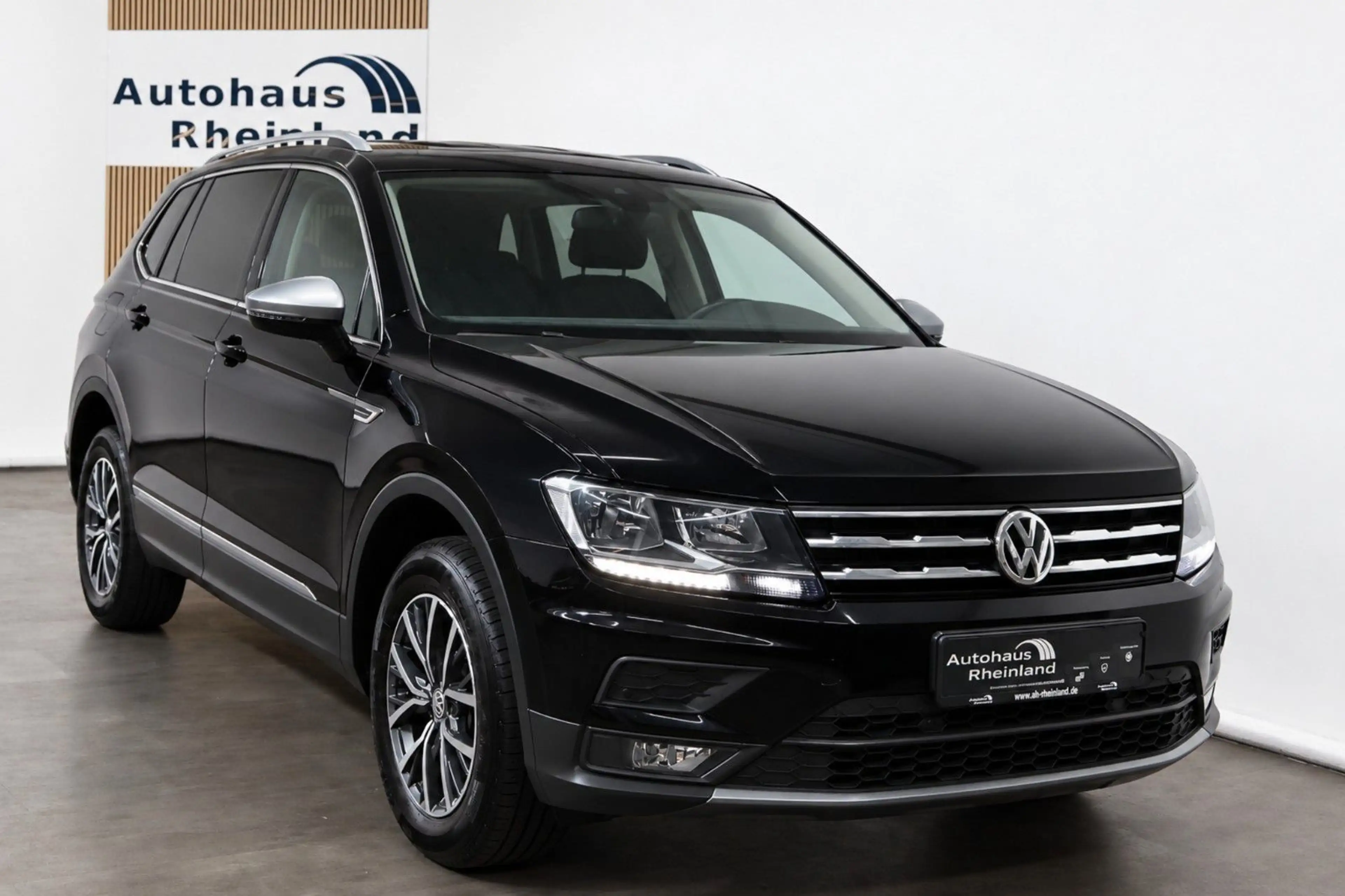 Volkswagen Tiguan Allspace *7-SITZER*AHK*APPLE-CAR*1.HAND — photo 5
