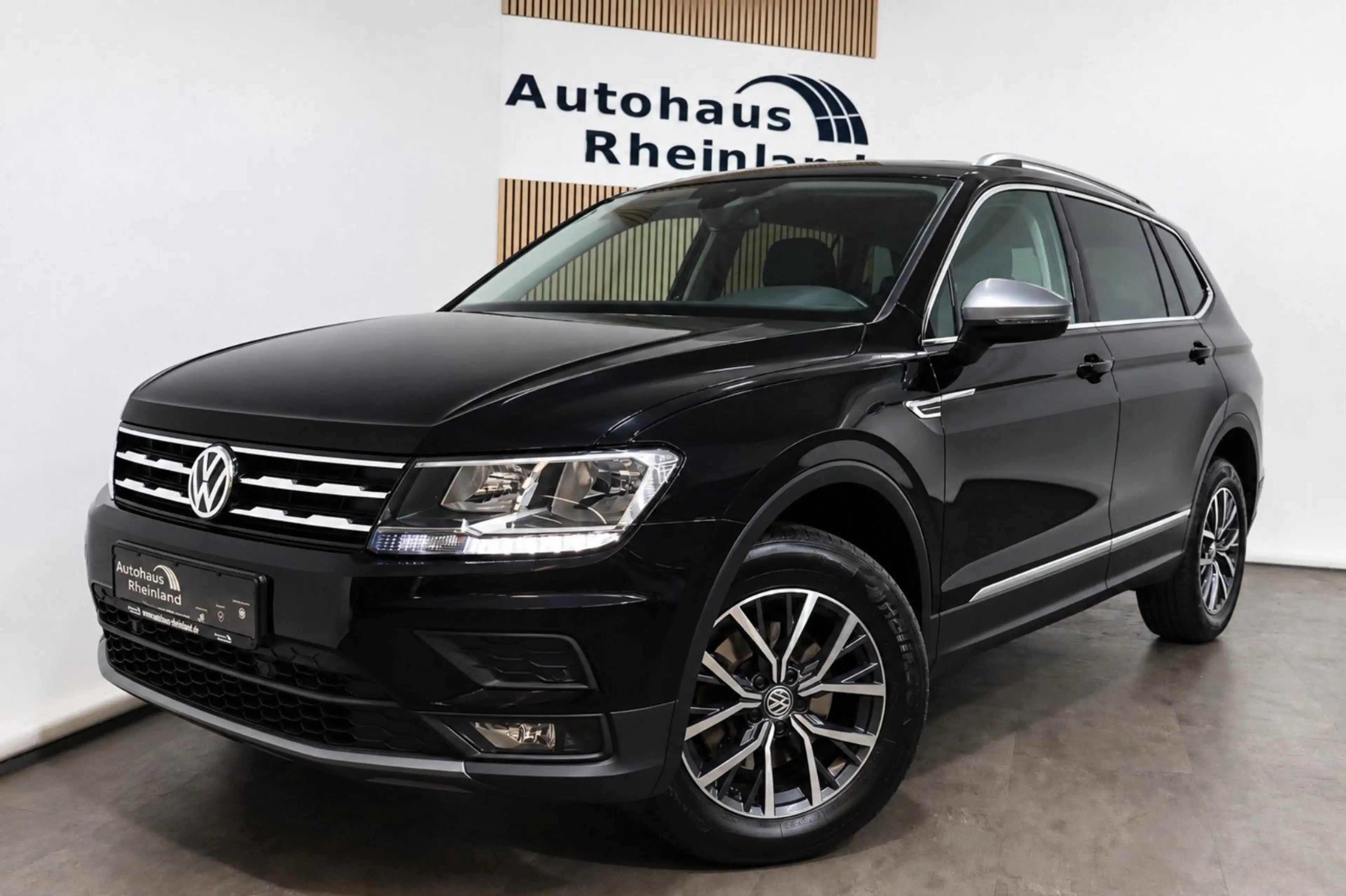 Volkswagen Tiguan Allspace *7-SITZER*AHK*APPLE-CAR*1.HAND