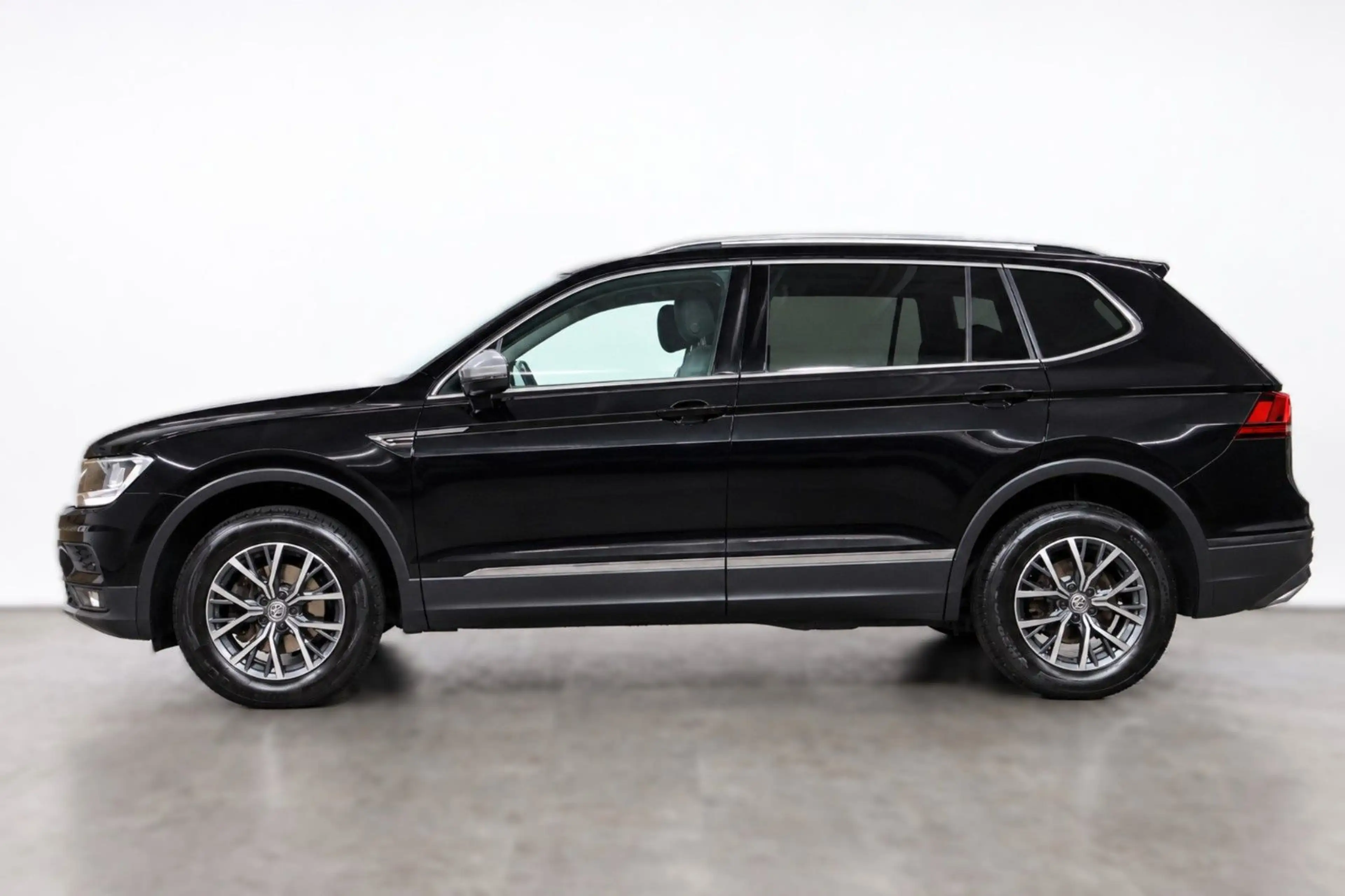 Volkswagen Tiguan Allspace *7-SITZER*AHK*APPLE-CAR*1.HAND — photo 10