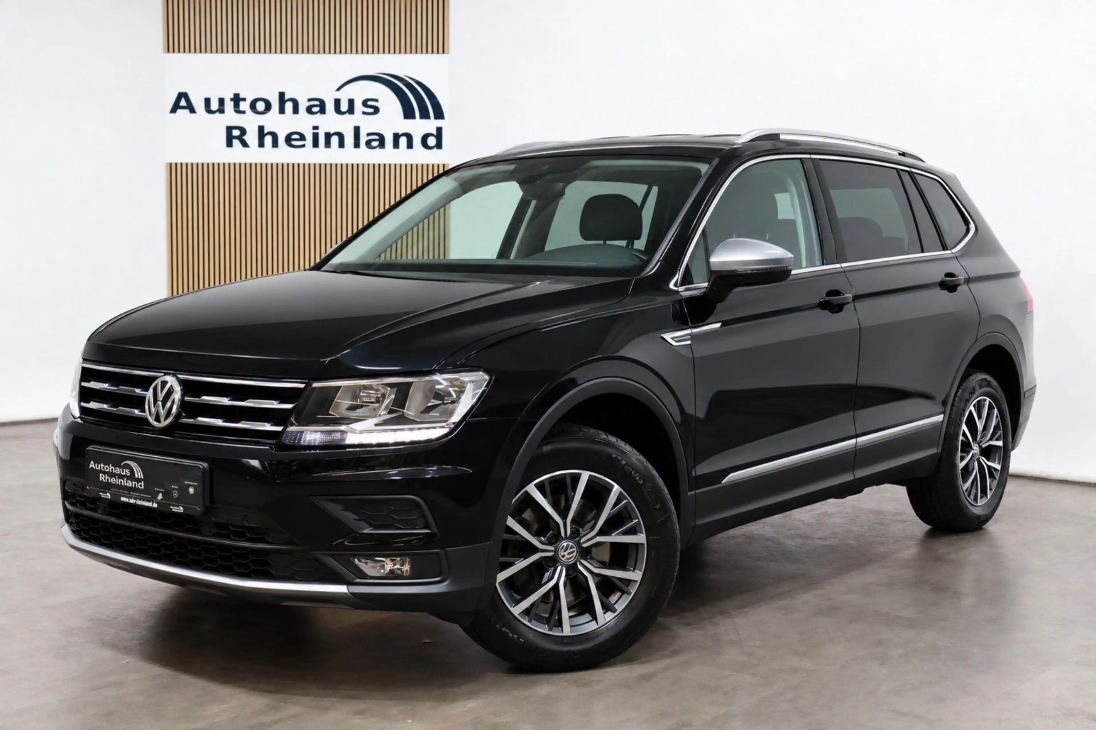Volkswagen Tiguan Allspace *7-SITZER*AHK*APPLE-CAR*1.HAND — photo 12