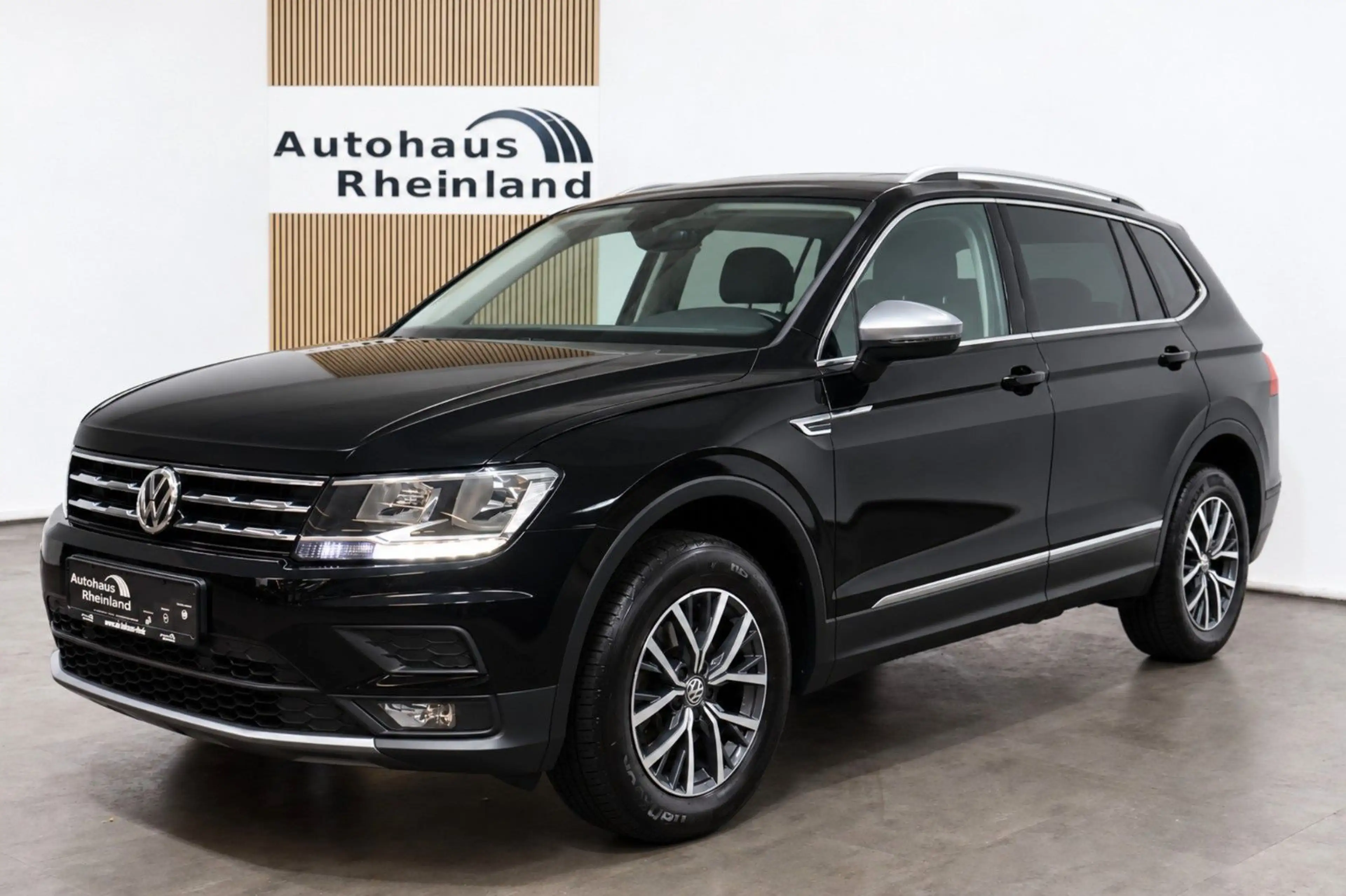 Volkswagen Tiguan Allspace *7-SITZER*AHK*APPLE-CAR*1.HAND — photo 3