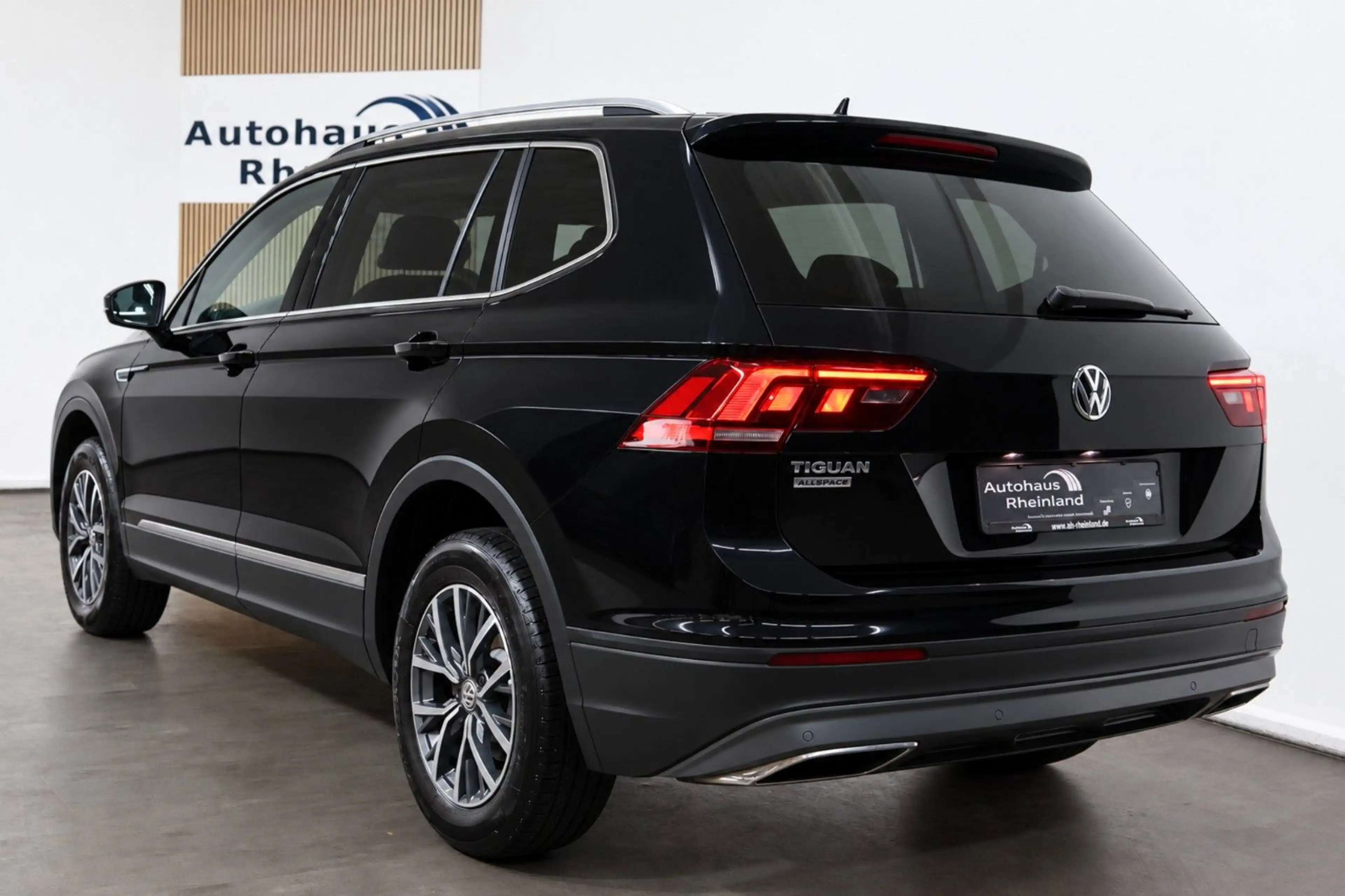 Volkswagen Tiguan Allspace *7-SITZER*AHK*APPLE-CAR*1.HAND — photo 6