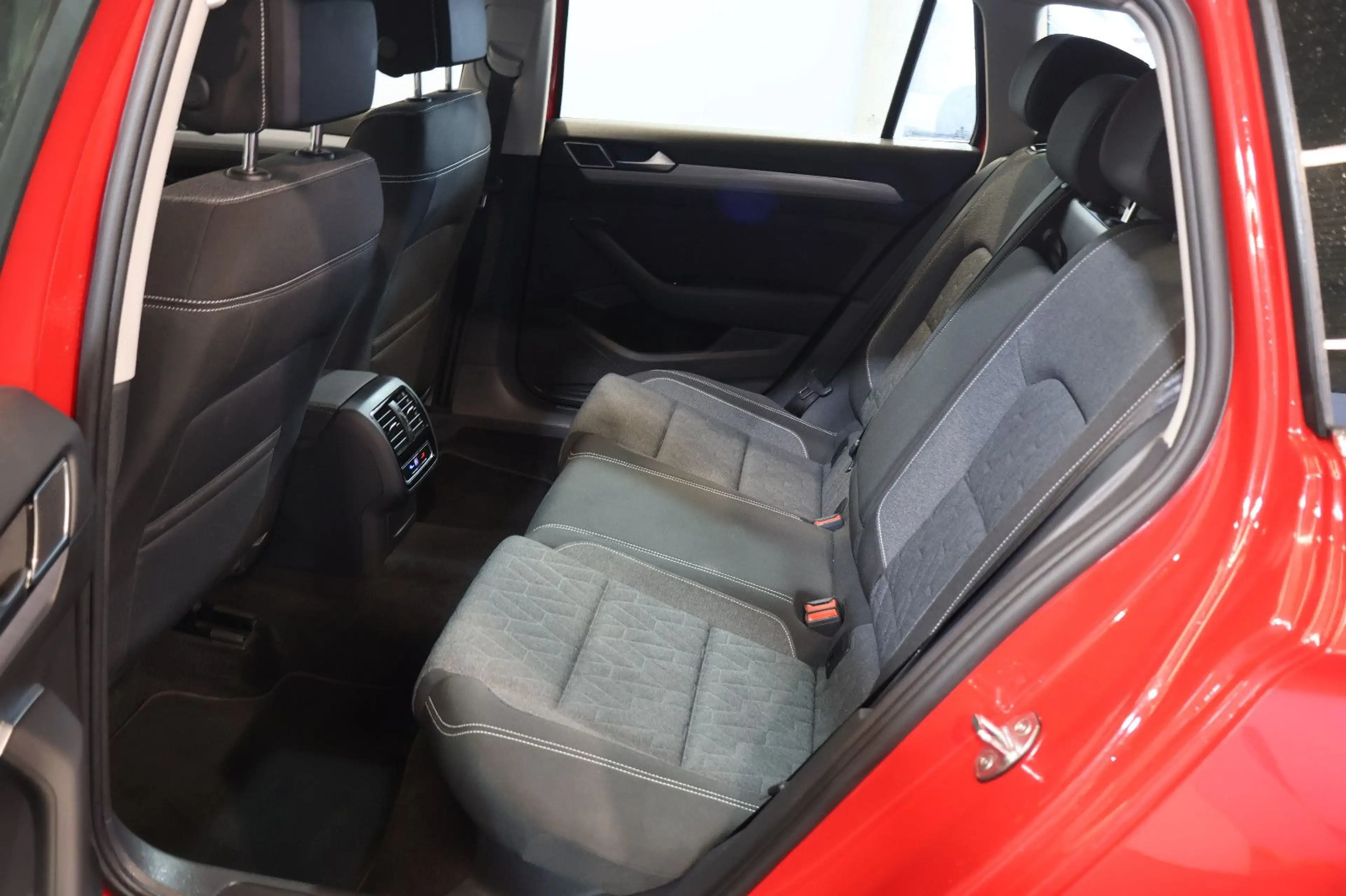 Volkswagen Passat Variant Passat 2.0 TDI Business AID+ACC+KAM+CARPLAY — photo 12