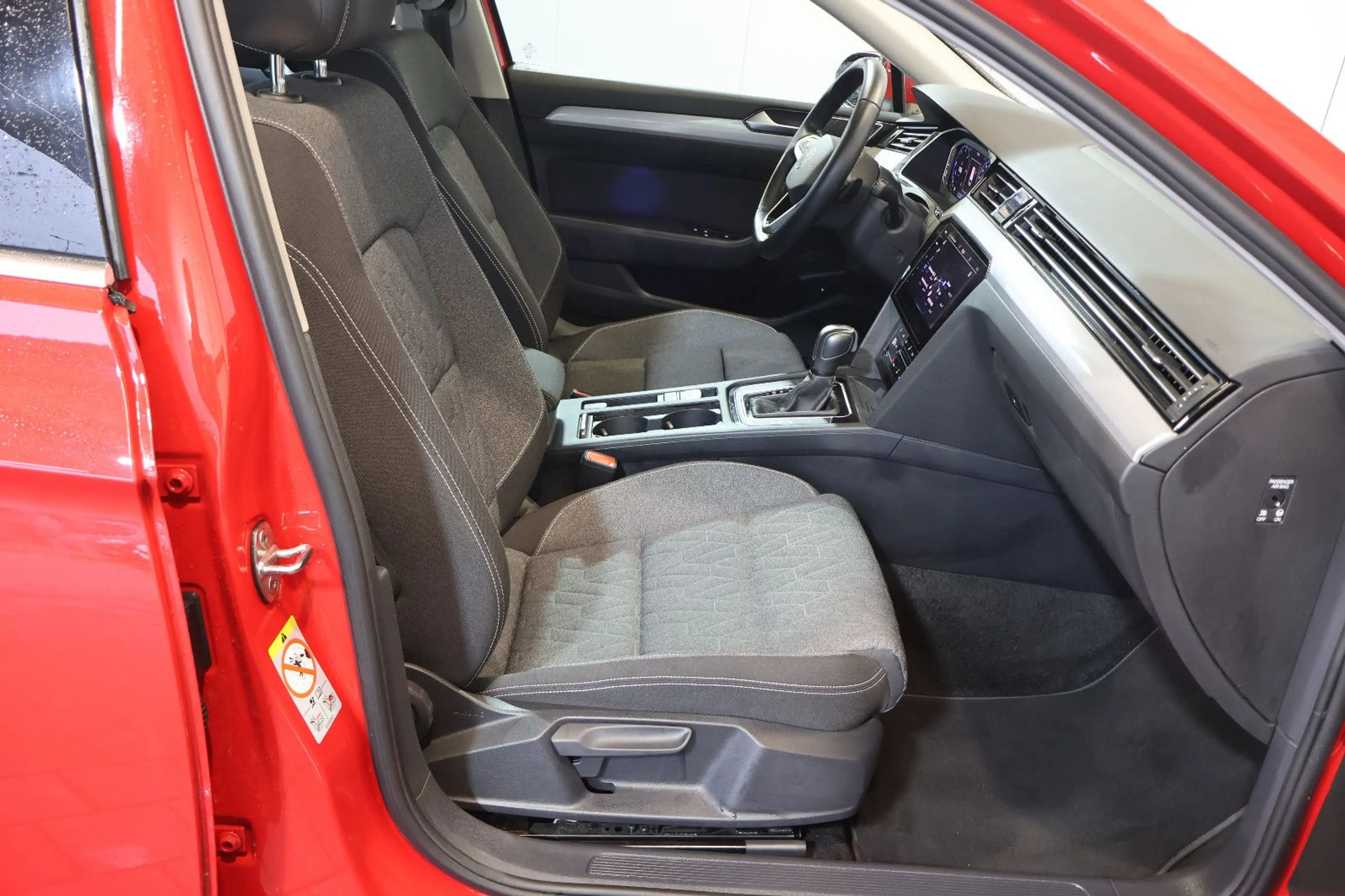 Volkswagen Passat Variant Passat 2.0 TDI Business AID+ACC+KAM+CARPLAY — photo 14