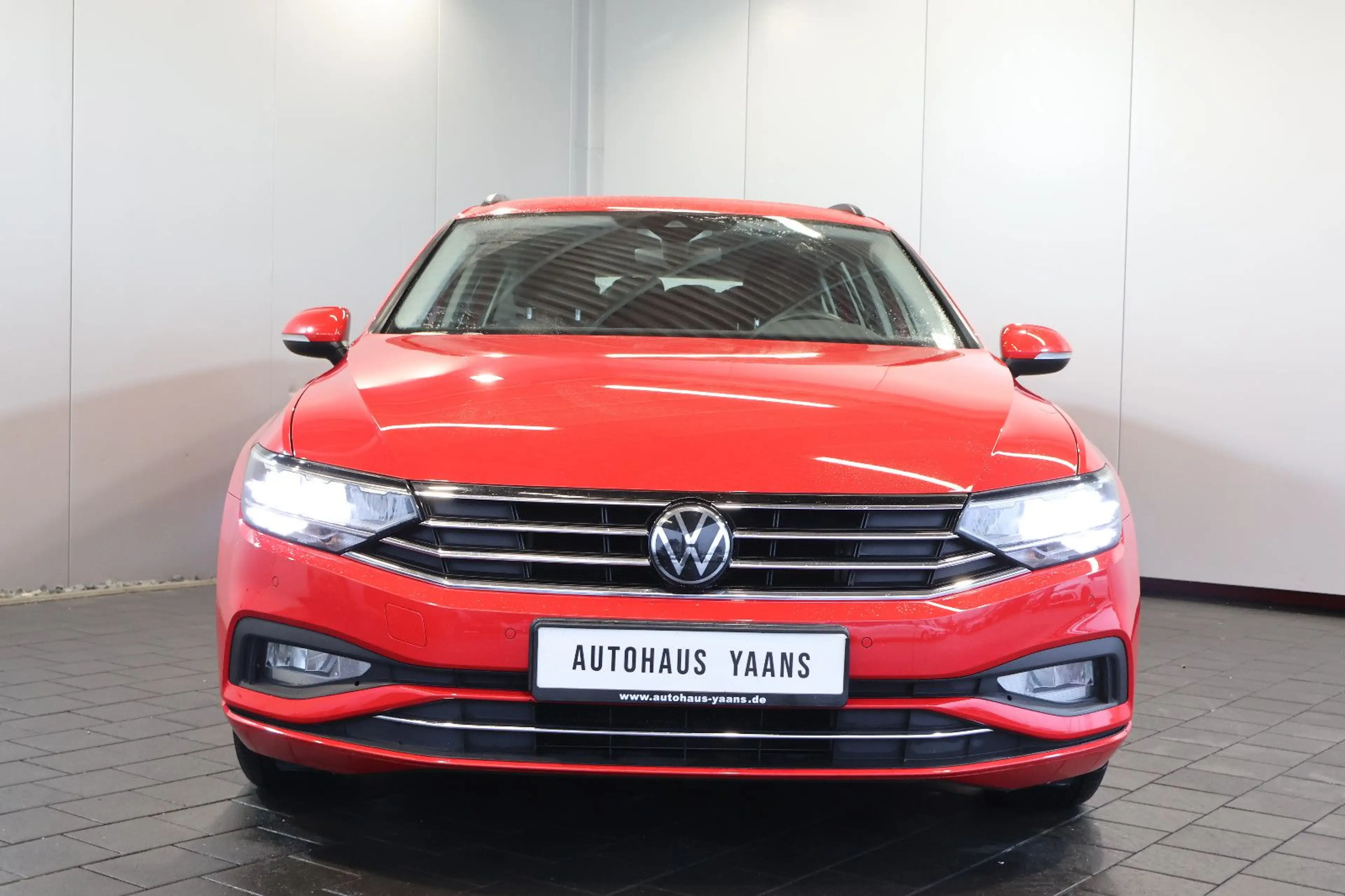 Volkswagen Passat Variant Passat 2.0 TDI Business AID+ACC+KAM+CARPLAY — photo 2