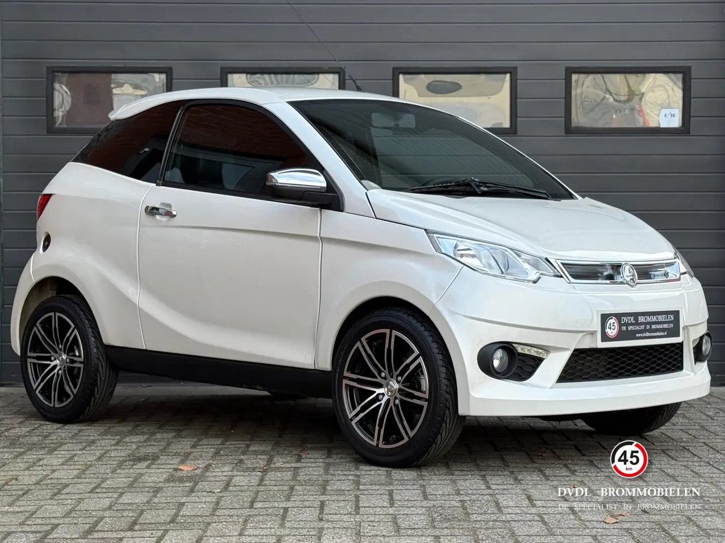 Aixam Coupe Premium Brommobiel 45km 2017 30dkm NIEUWSTAAT! Weiß - 2