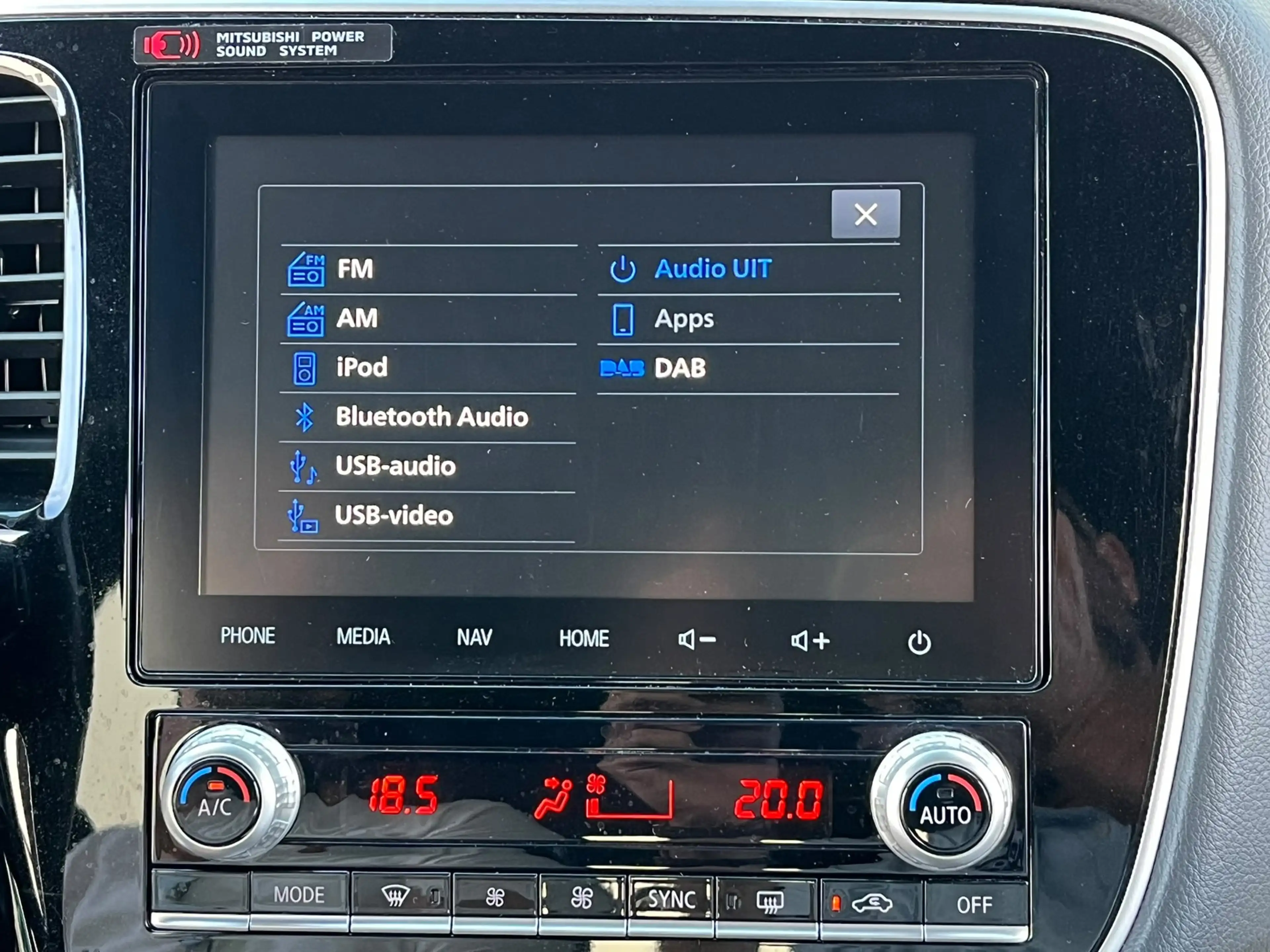 Mitsubishi Outlander 2.4 PHEV Instyle clima| trekhaak | leder | schuifd — photo 10