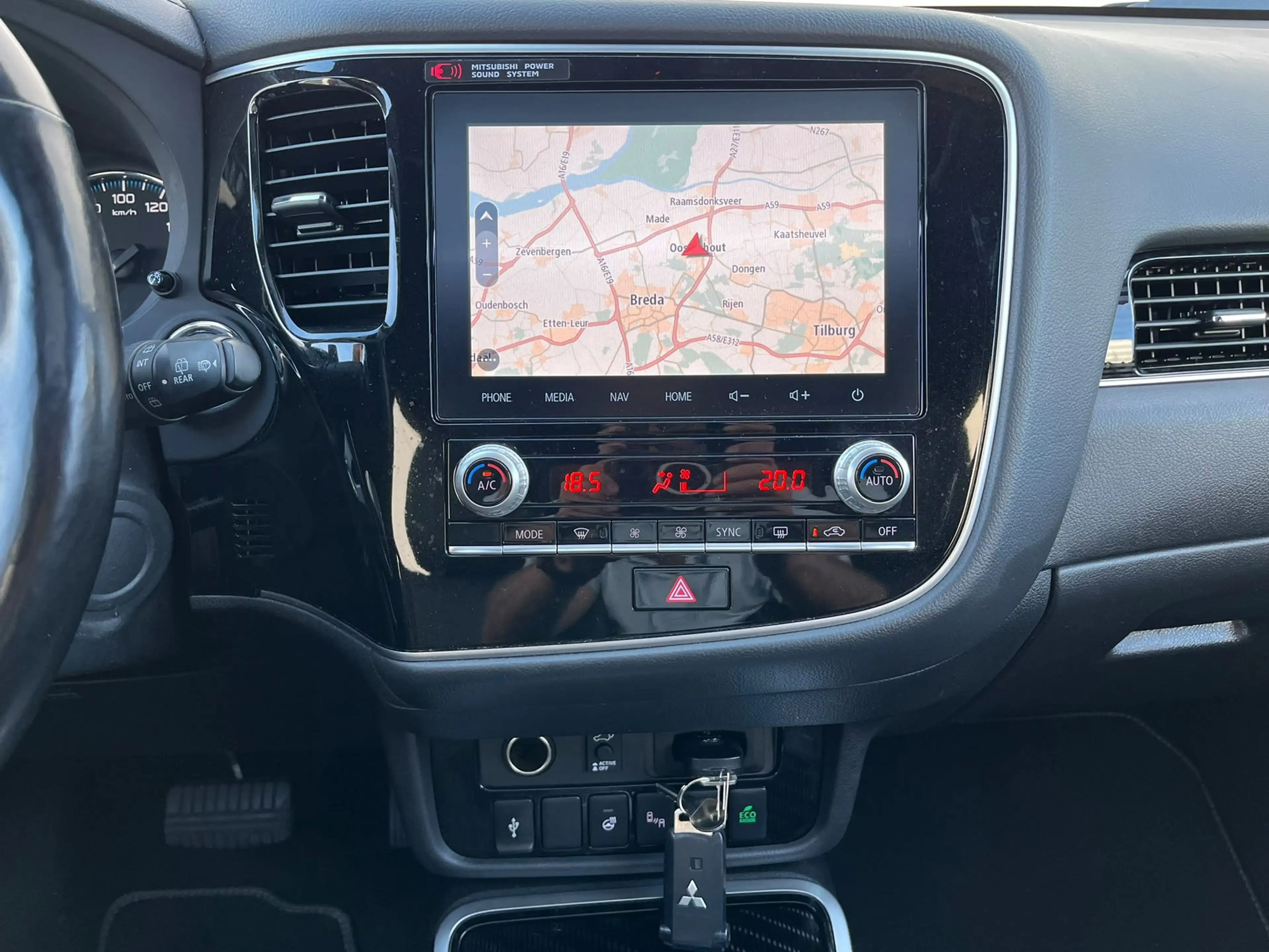 Mitsubishi Outlander 2.4 PHEV Instyle clima| trekhaak | leder | schuifd — photo 15