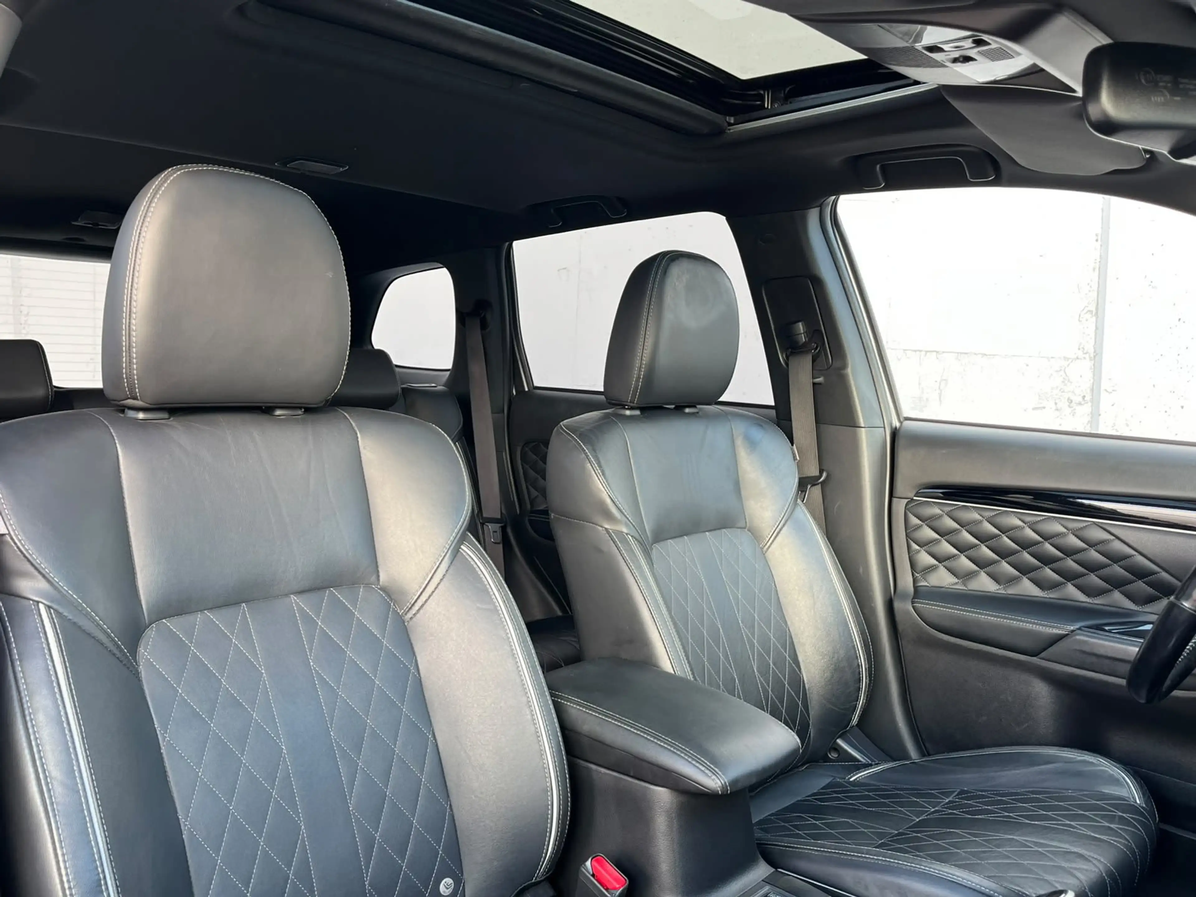 Mitsubishi Outlander 2.4 PHEV Instyle clima| trekhaak | leder | schuifd — photo 5
