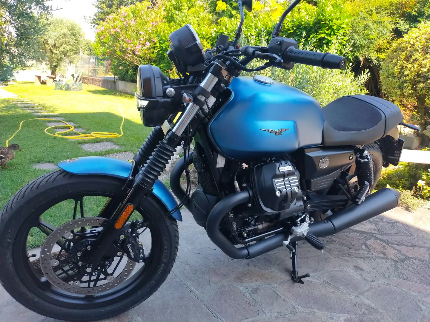 Moto Guzzi V 7 Blu/Azzurro - 1
