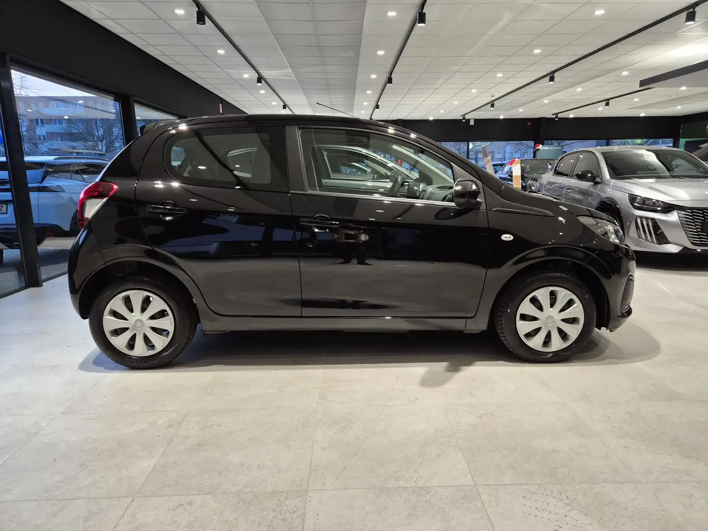 Peugeot 108 1.0 73 pk Active | Achteruitrijcamera | CarPlay | Noir - 2