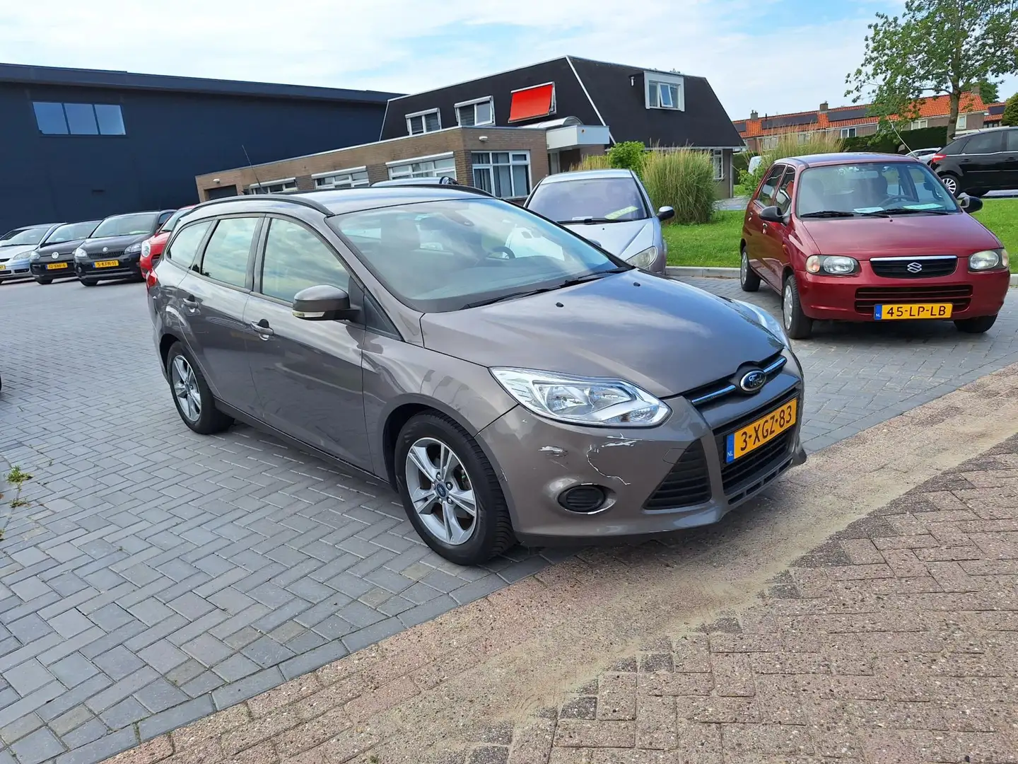 Ford Focus Wagon 1.0 EcoBoost Edition / APK januari 2026 Bruin - 2