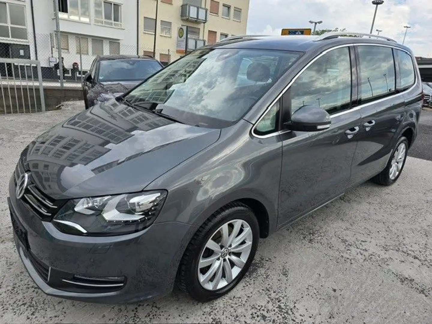 Volkswagen Sharan Highline BMT 2,0 TDI 7-SITZER*KAMERA*AUTO Grau - 1