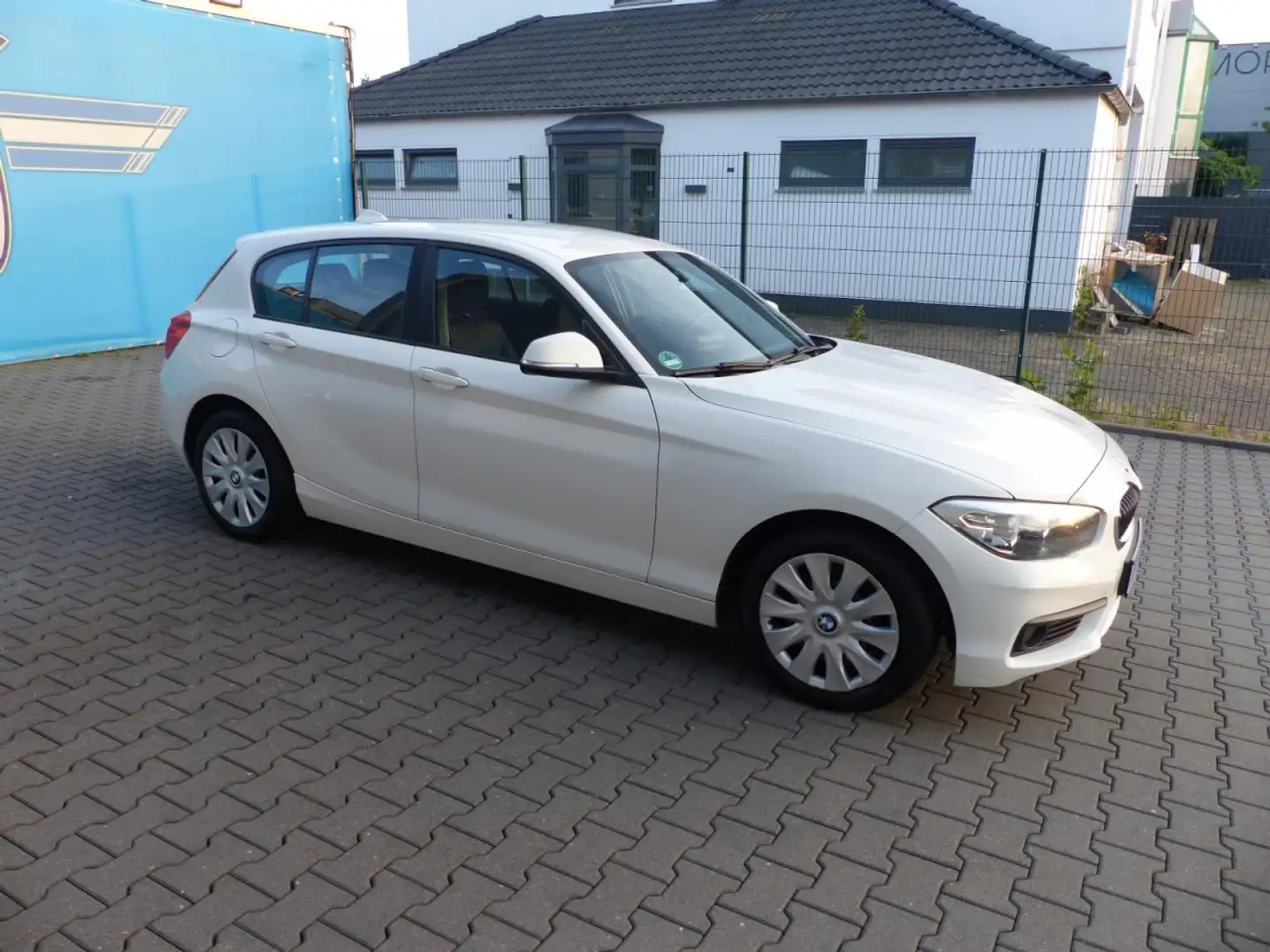 BMW 118 i.Limousine.KLIMA.SHZ.PDC.SHZ.BT Klima Weiß - 2